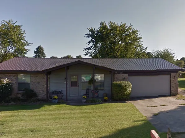 1305 Peters Dr, Saint Joseph, IL 61873