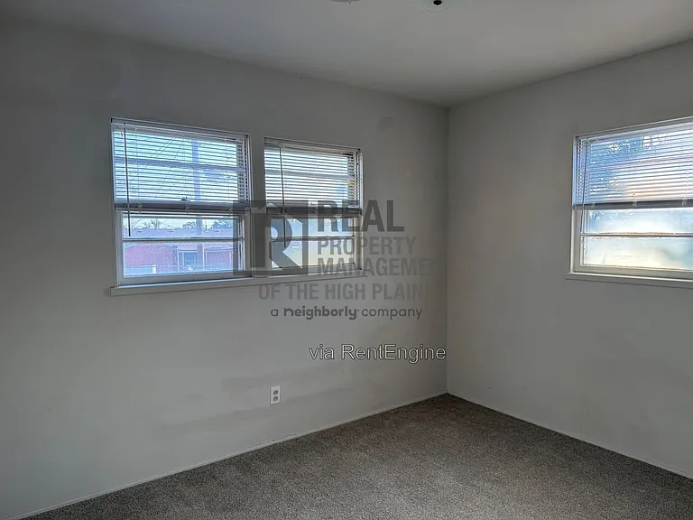 301 Teakwood St — Photo 9