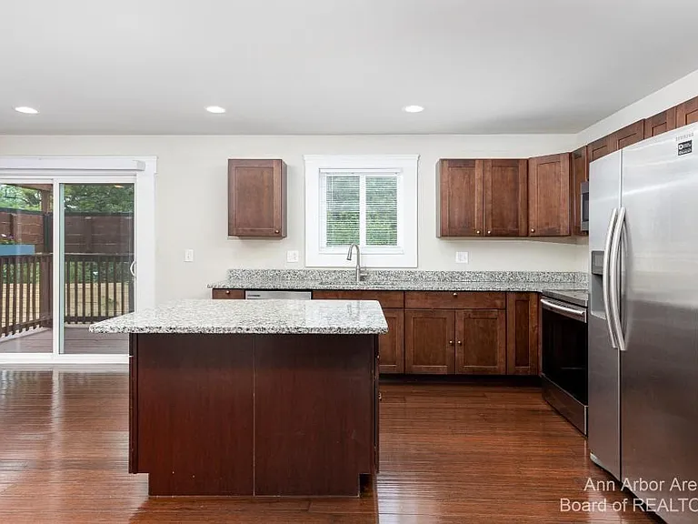 2 Maple Village Ct — Photo 3