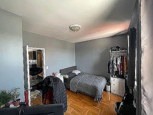 5th image of 909 E 29th St APT 4D