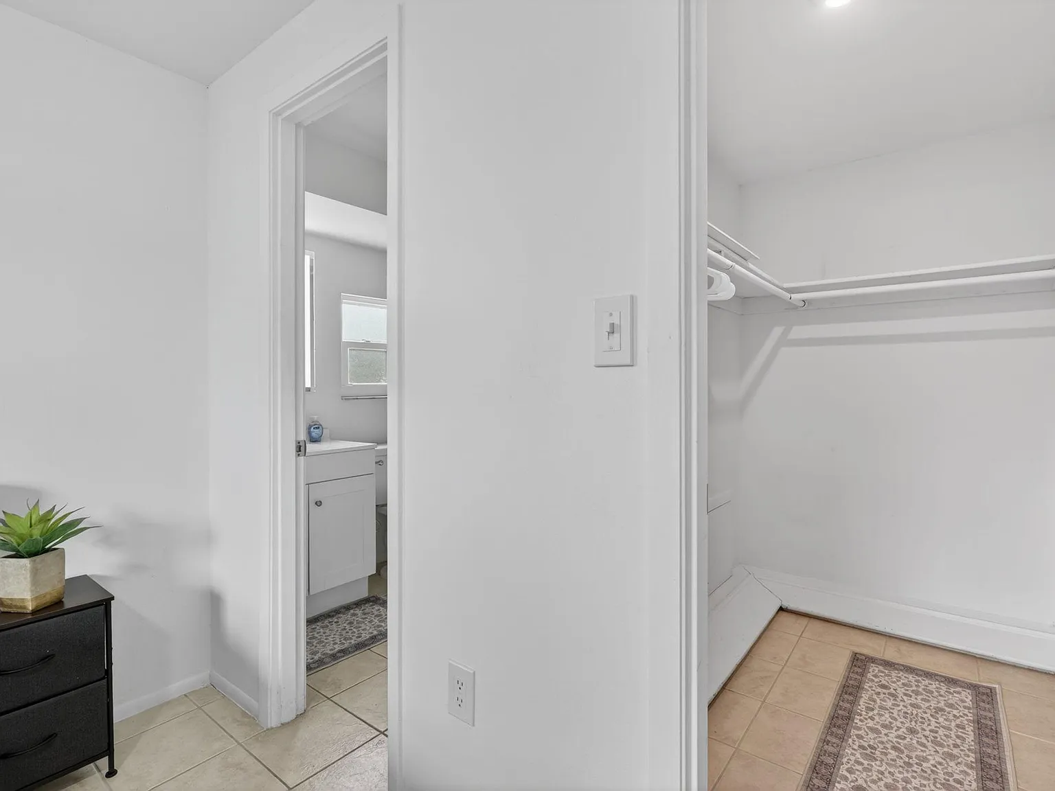 4 bed, 2.0 bath, 1102 sqft, $1,092 — Photo 4