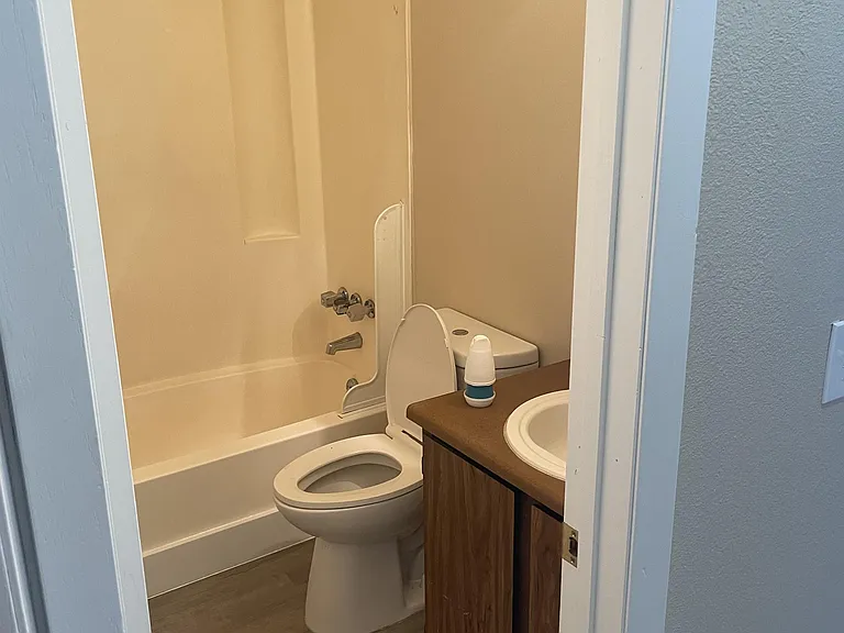 4501 Boardwalk Dr E #L — Photo 15