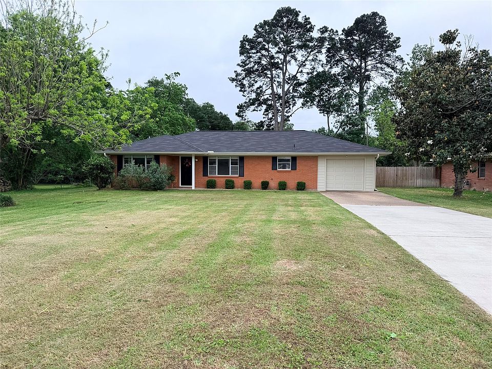 1st image of 2111 Bush Dr
