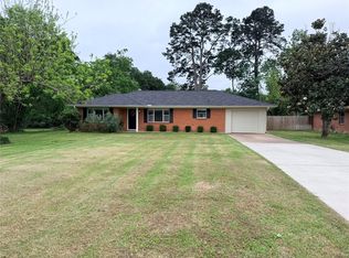 2111 Bush Dr, Huntsville, TX 77320