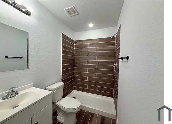 2 bed, 750 sqft, $1,160 — Photo 2
