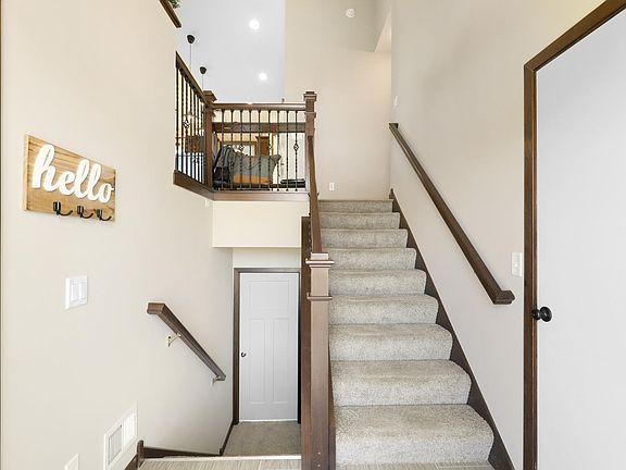 2nd image of 4124 Eaton Cir NE