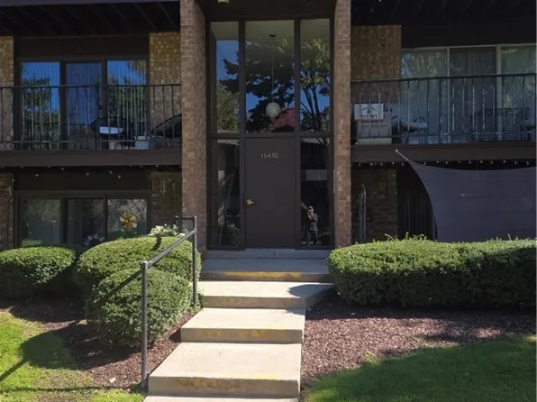 16450 Heather Ln APT 101, Middleburg Heights, OH 44130