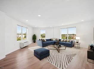 369 18th Ave #403, Newark, NJ 07108