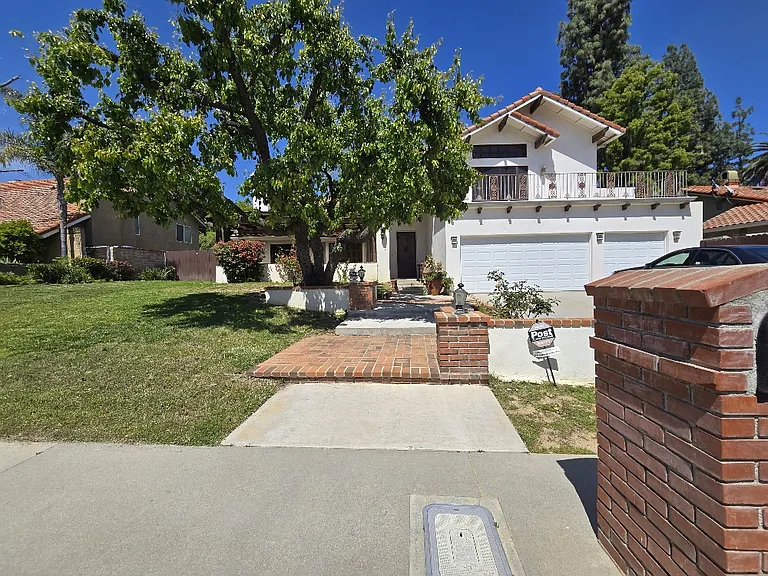 19613 Hiawatha St — Photo 2