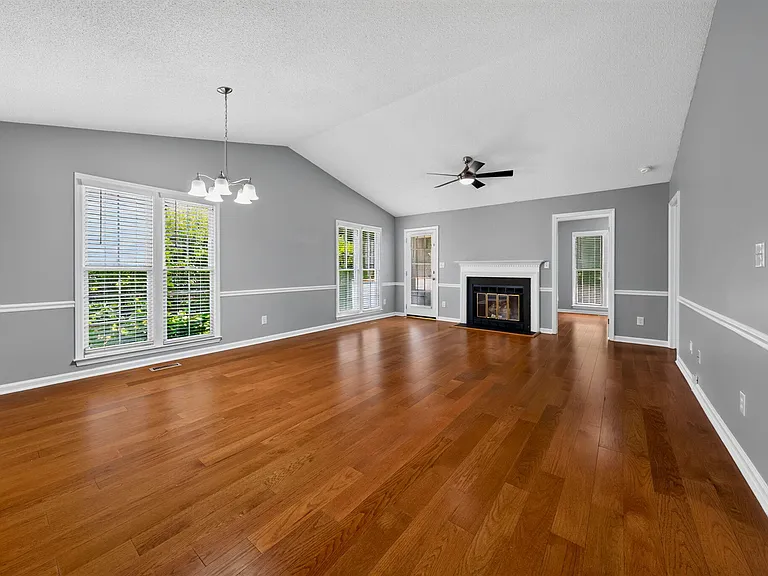 114 Planetree Ln — Photo 3