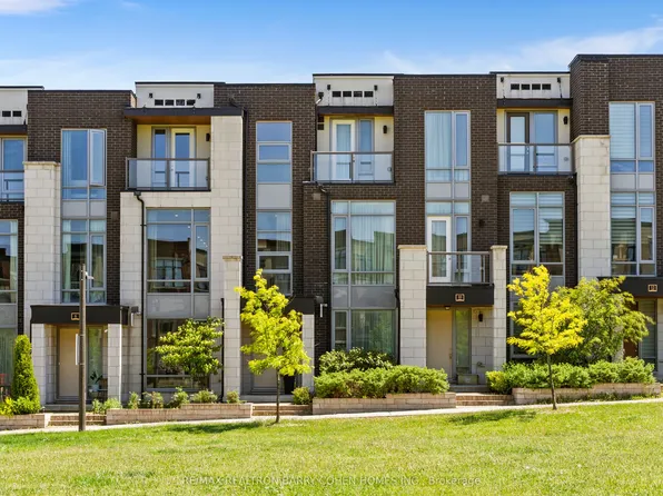 8 Heriot Pl, Vaughan, ON L6A 4Z6