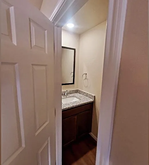 512 Raymond St #B — Photo 8