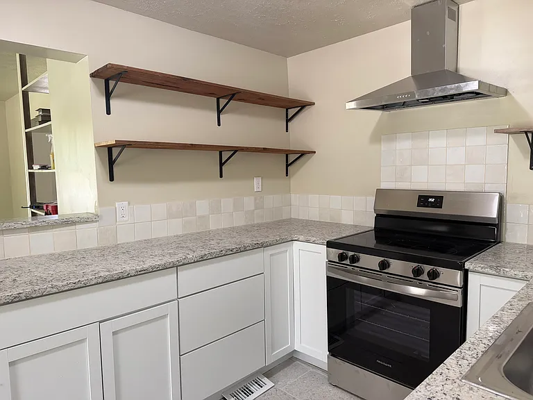 600 W Cave St — Photo 3
