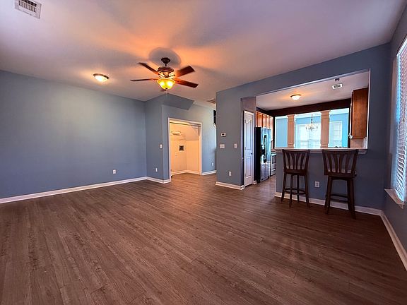 3rd image of 120 Bumble Cir
