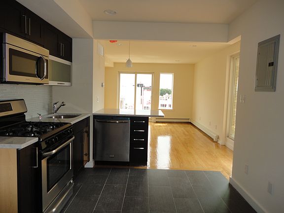 4th image of 3132 38th St APT 5A