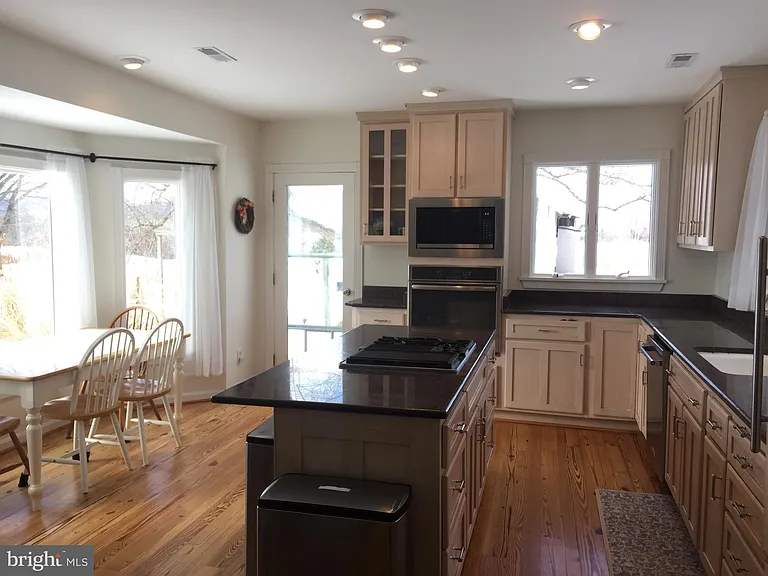 873 Hawlin Rd — Photo 24