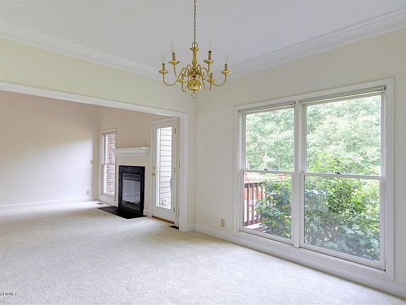 04 516 Willowhursrt Pl    Tafels