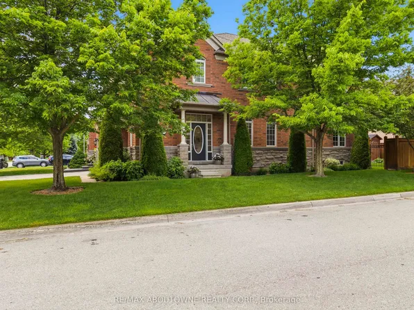 240 Duskywing Way, Oakville, ON L6L 6X5