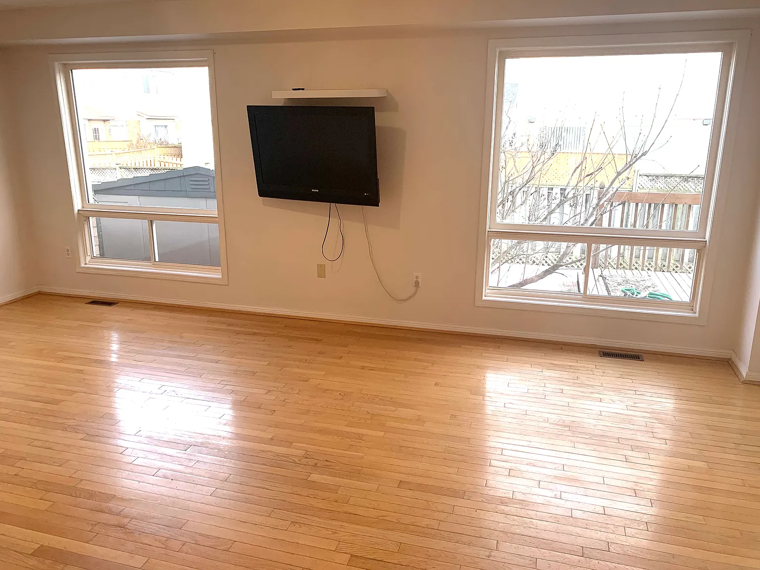 3 bed, 2.5 bath, 1500 sqft, $3,200 — Photo 2