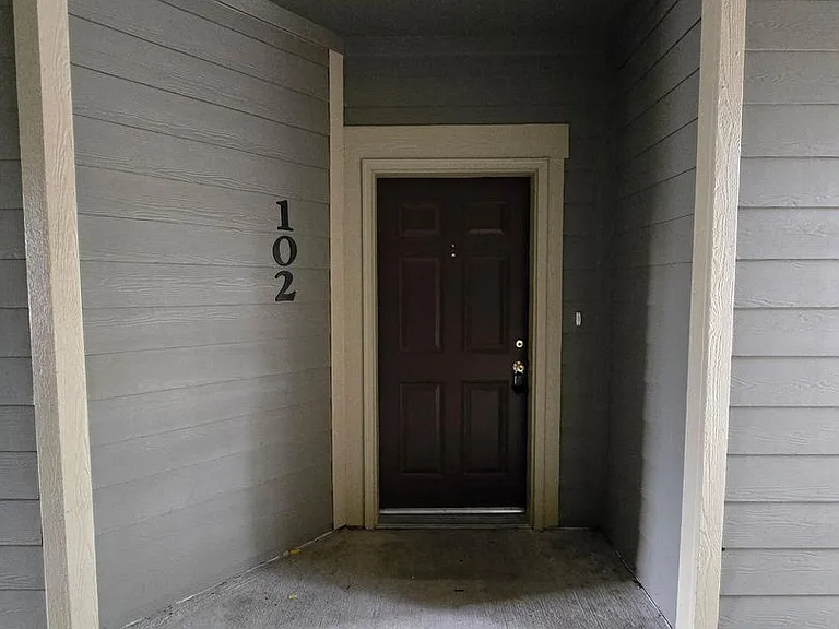 2445 Windrow Dr #B102 — Photo 2