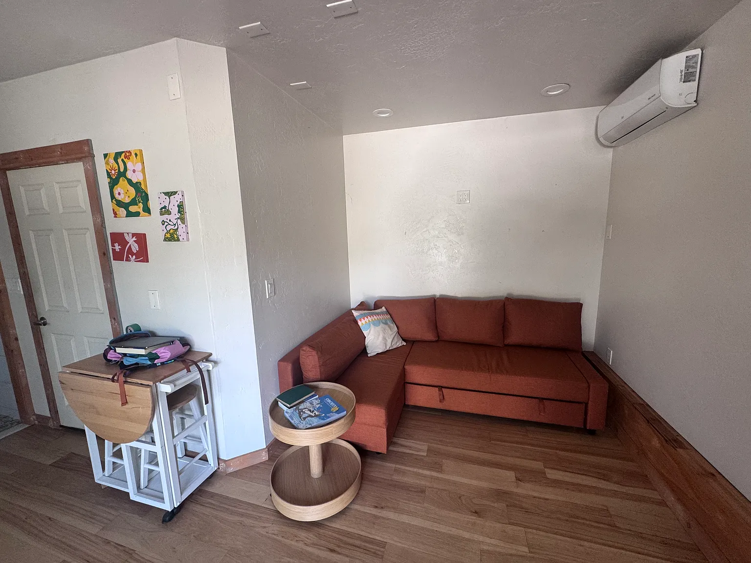 Studio, 300 sqft, $850 — Photo 3