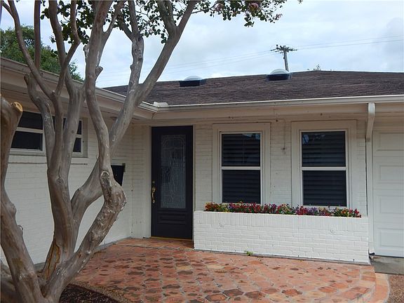 3rd image of 302 Dolphin Pl