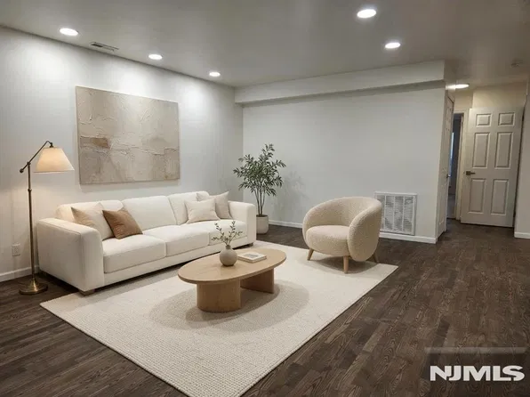 240 Village Circle Drive #1131, Fort Lee, NJ 07024