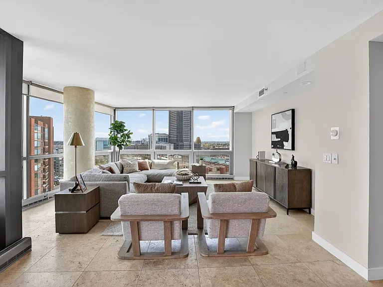 1 Miranova Pl #1840 — Photo 40