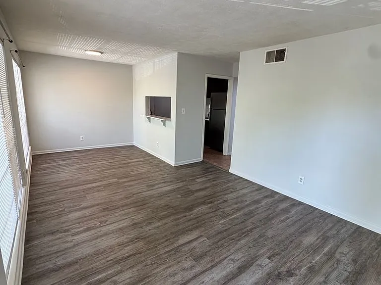 301 E Choccolocco St — Photo 2