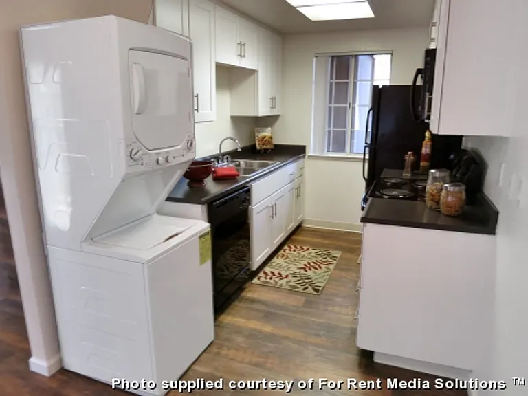 Cirby Oaks Apartment Homes — Photo 6