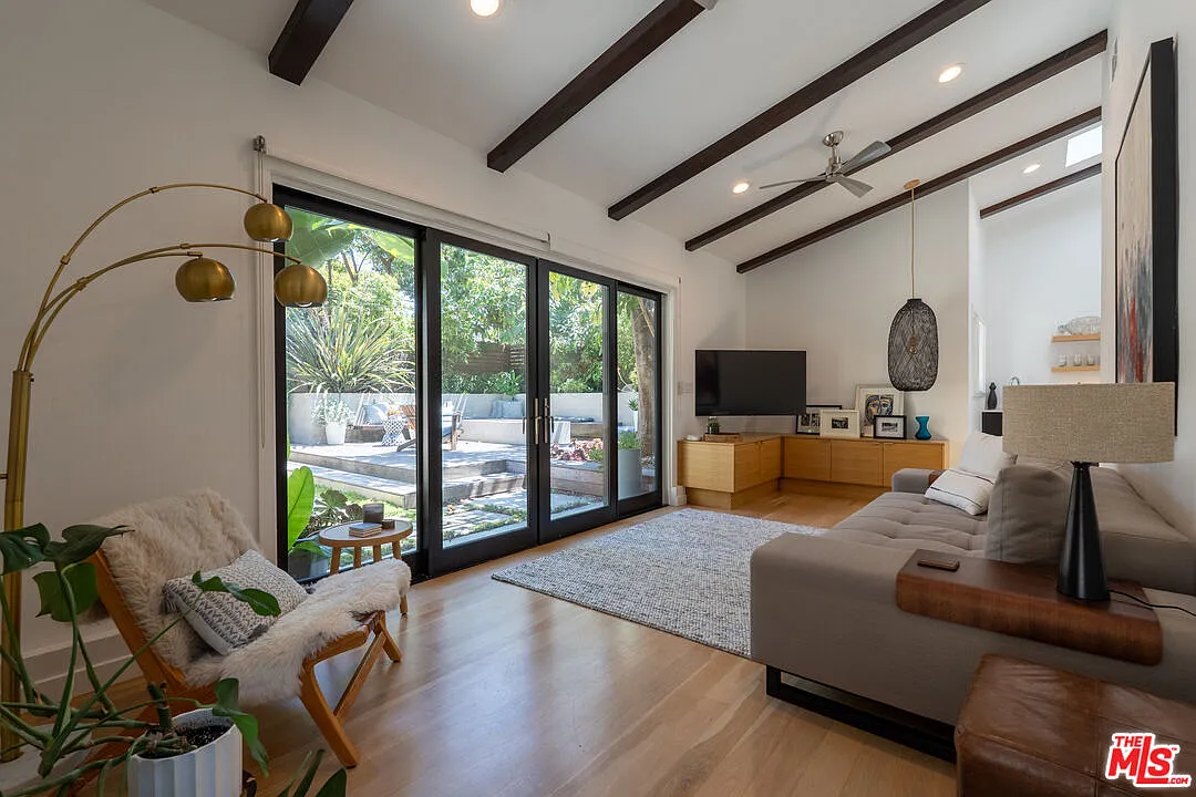 Studio, 1.0 bath, 350 sqft, $3,000 — Photo 2