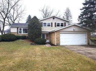 429 70th St, Darien, IL 60561