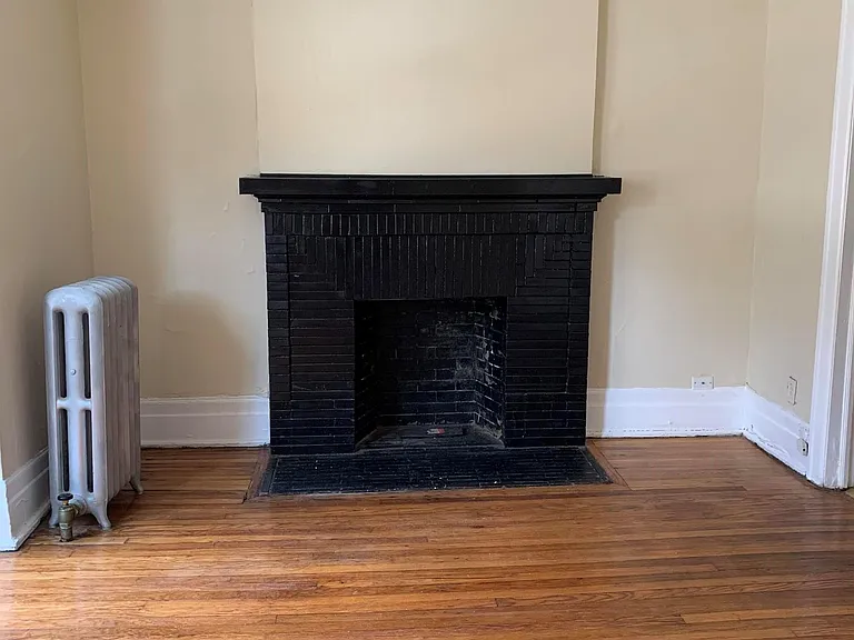 Arts and Crafts Apartments — Photo 14