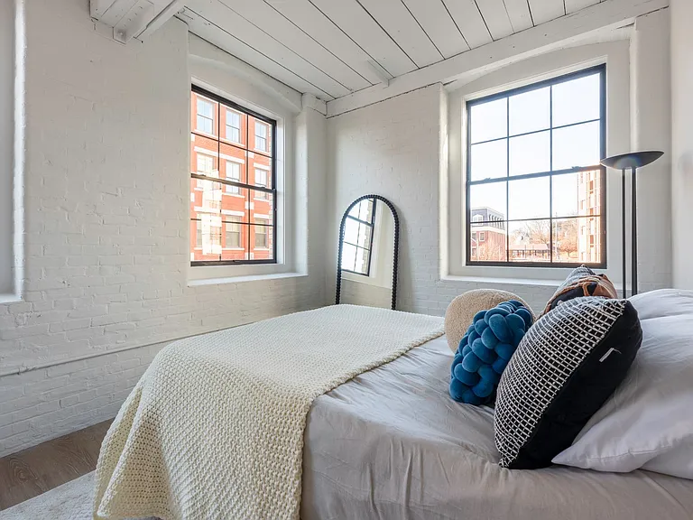 Essex St. Lofts — Photo 8