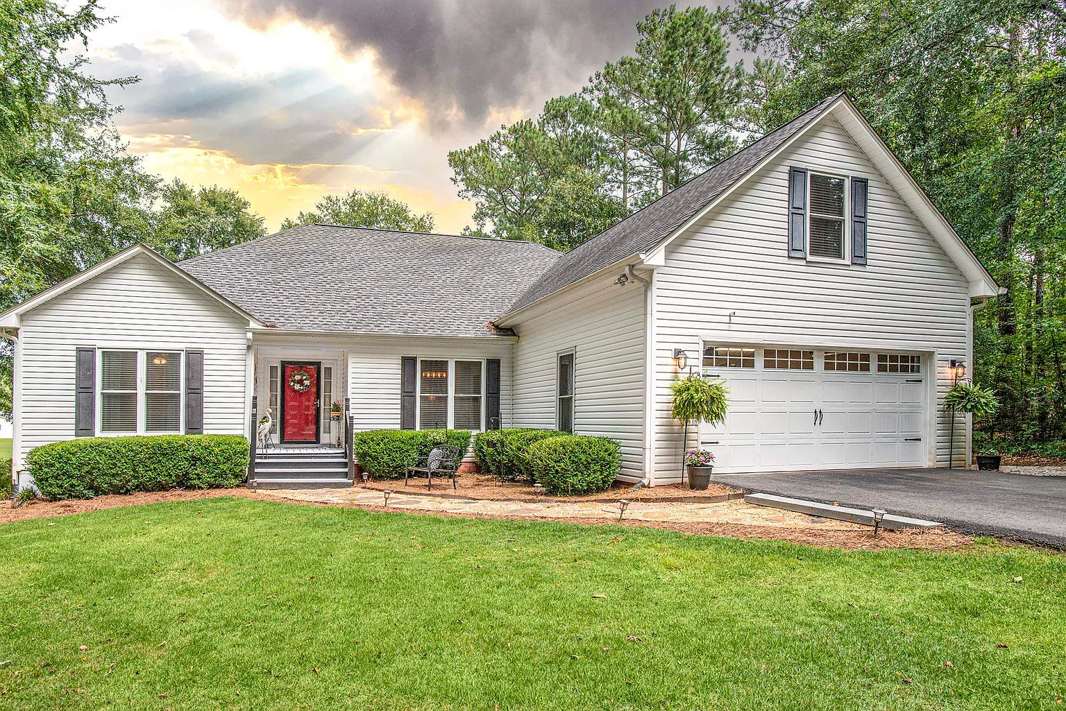 117 Lullwater Ln photo 1