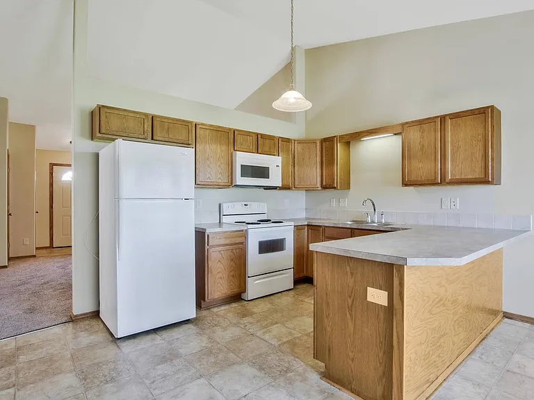 Lakeside Townhomes — Photo 13