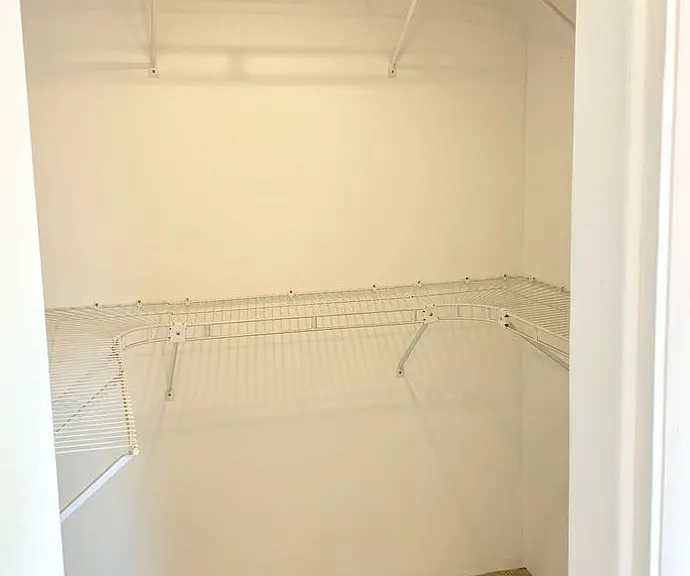 156 N Worth St — Photo 12