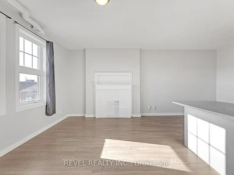 657 Barton St E #302 — Photo 17