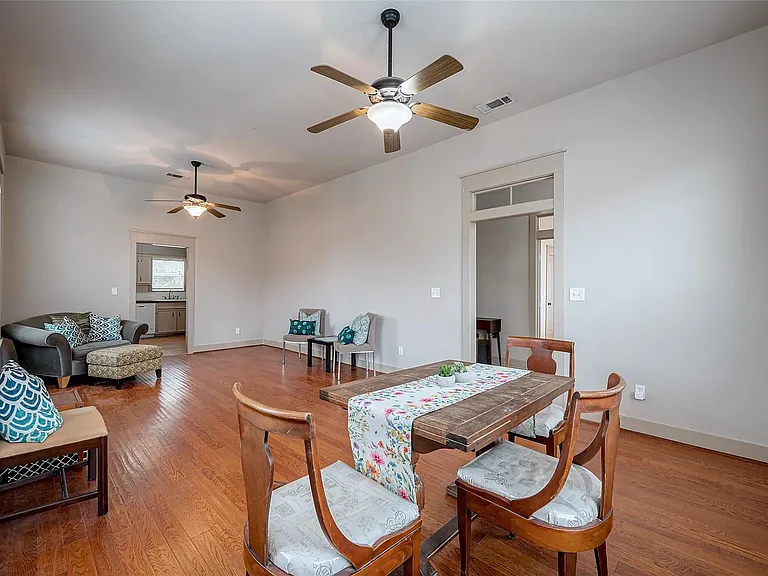 1216 Campbell St — Photo 15