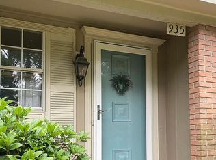 935 Briarwood Dr, Jackson, MS 39211