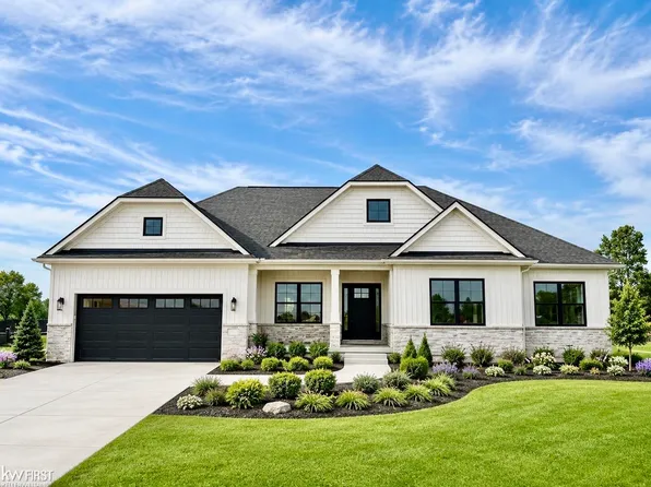 5483 Championship Dr #34, Linden, MI 48451