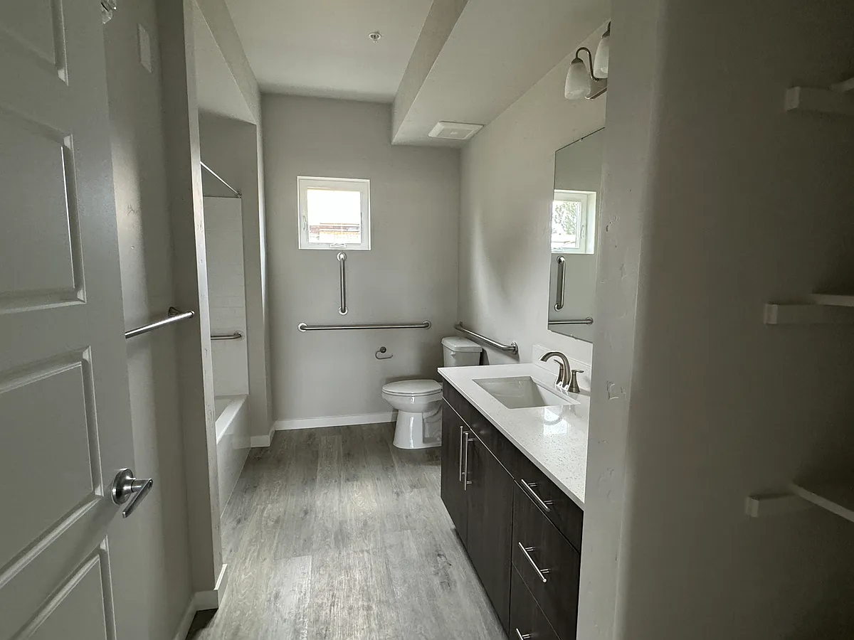 Building Photo - 528 N 44th St