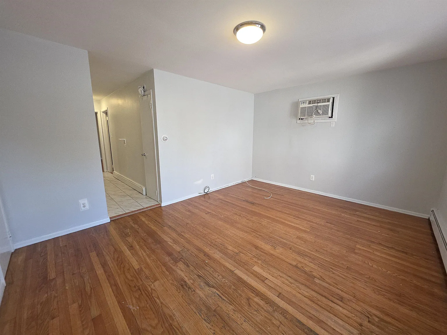 2 bed, 1.0 bath, 800 sqft, $2,500 — Photo 4