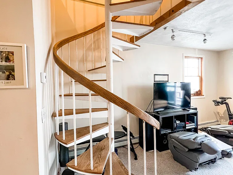 452 E 8th St #2 — Photo 4