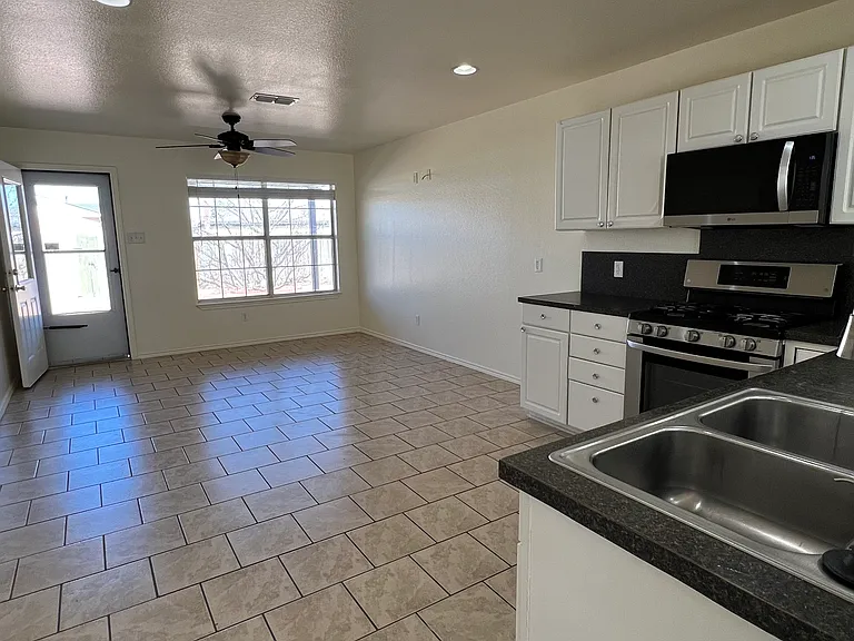 Kitchen dining