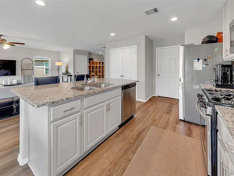 2147 Twisted Cedar Ct — Photo 12