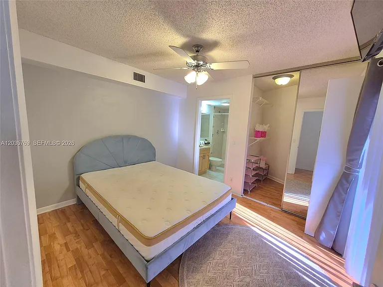 23106 Oxford Pl #D — Photo 29