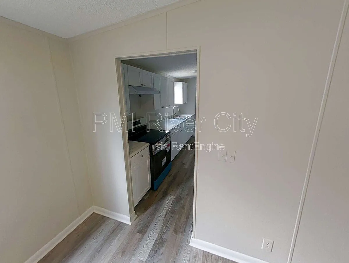 Building Photo - 12556 Palmetto St
