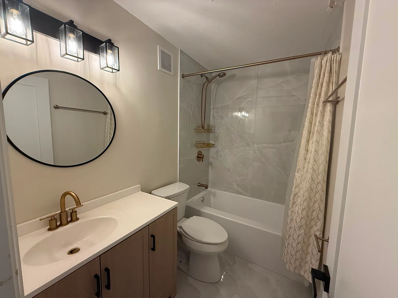 3 bed, 1645 sqft, $2,800 — Photo 4