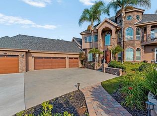 2270 Summit Dr, Escondido, CA 92025